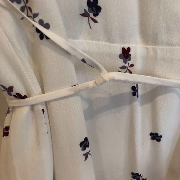 RAILS AIMEE WRAP DRESS WHITE FLORAL PRINT MEDIUM - Picture 8 of 8